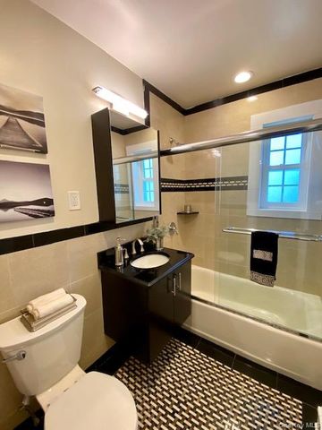 309 Robinson Avenue 4, Patchogue, NY 11772