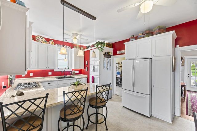 N88W16025 -27 Park BOULEVARD, Menomonee Falls, WI 53051