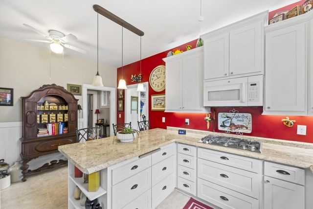 N88W16025 -27 Park BOULEVARD, Menomonee Falls, WI 53051