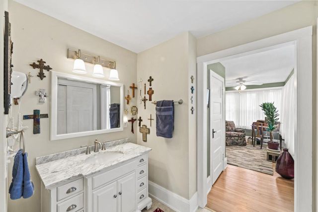N88W16025 -27 Park BOULEVARD, Menomonee Falls, WI 53051