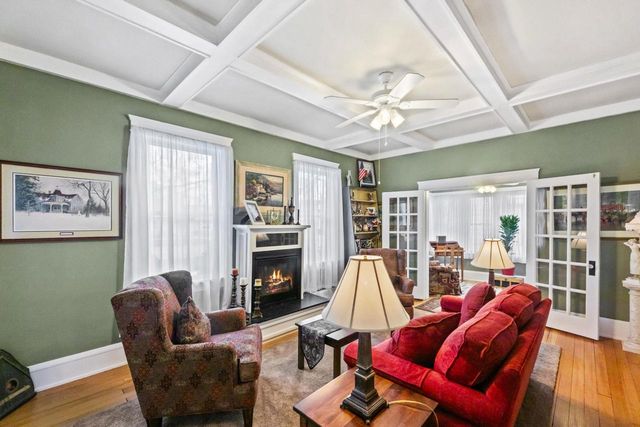 N88W16025 -27 Park BOULEVARD, Menomonee Falls, WI 53051