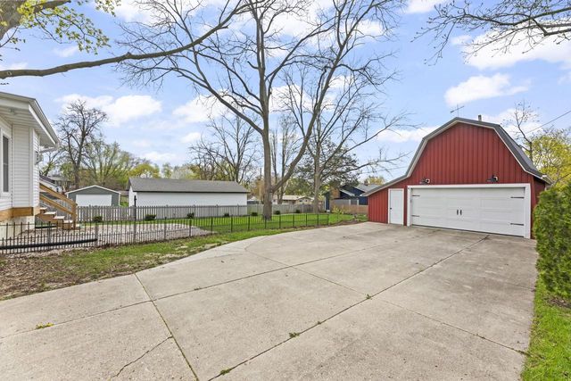 N88W16025 -27 Park BOULEVARD, Menomonee Falls, WI 53051