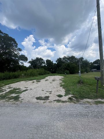 312 N Waco St, Mart, TX 76664