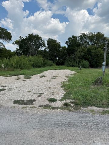 312 N Waco St, Mart, TX 76664