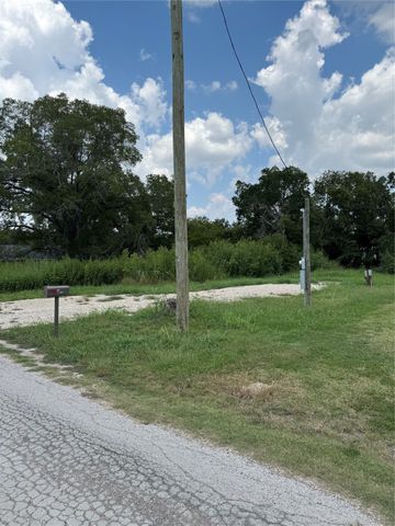 312 N Waco St, Mart, TX 76664