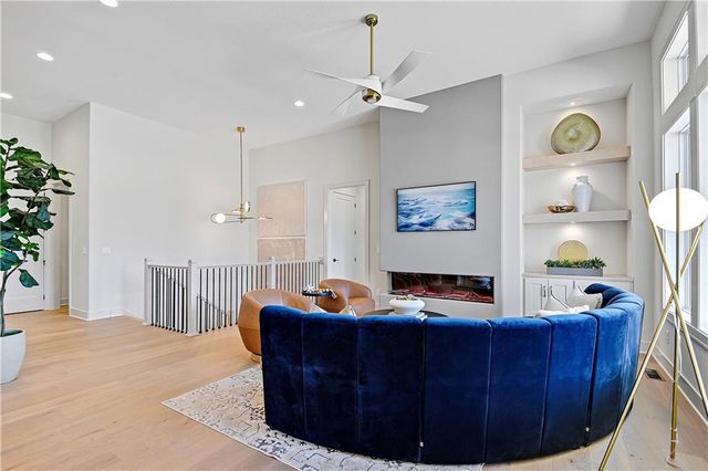 9836 Shady Bend Road, Lenexa, KS 66227