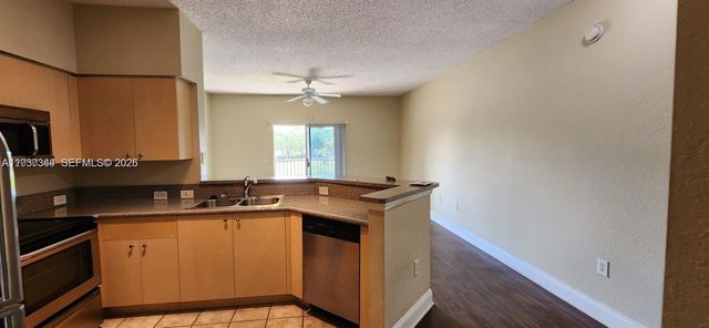 280 Crestwood Cir 204 + GARAGE, Royal Palm Beach, FL 33411