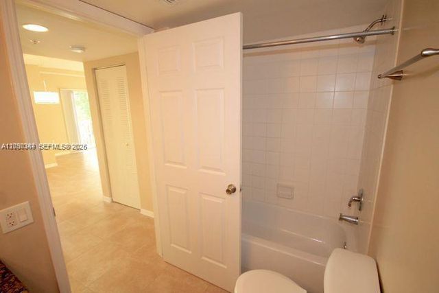 280 Crestwood Cir 204 + GARAGE, Royal Palm Beach, FL 33411