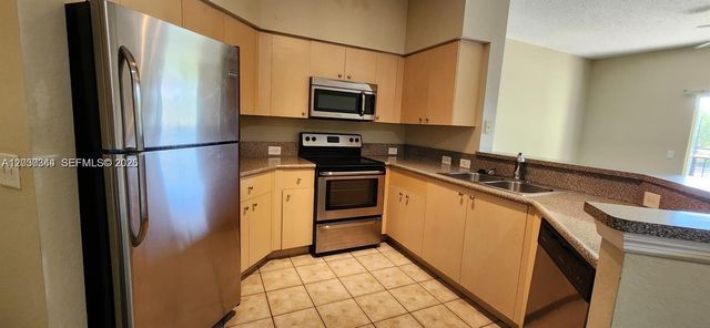 280 Crestwood Cir 204 + GARAGE, Royal Palm Beach, FL 33411