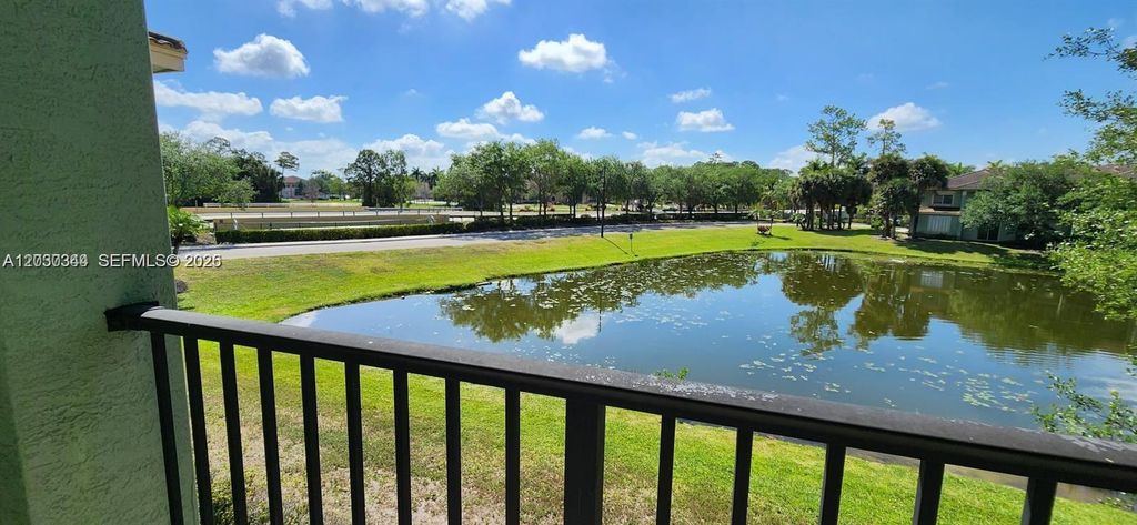 280 Crestwood Cir 204 + GARAGE, Royal Palm Beach, FL 33411