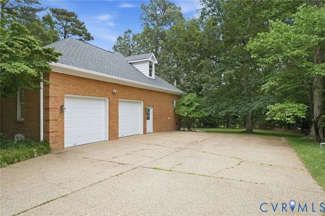 4537 Wellington Farms Dr, Chester, VA 23831