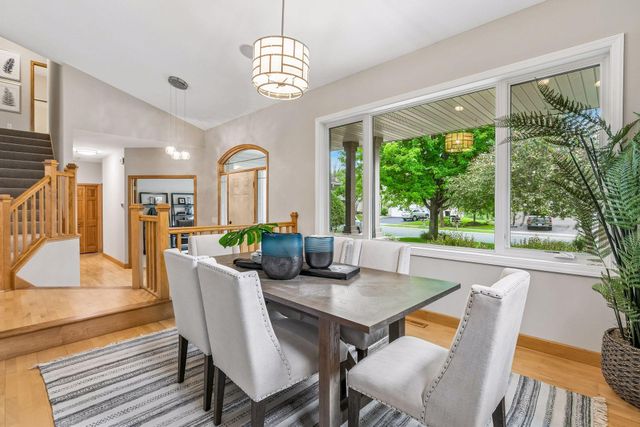 1584 Windsor Lane, Shakopee, MN 55379