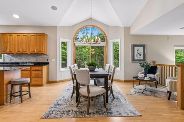 1584 Windsor Lane, Shakopee, MN 55379