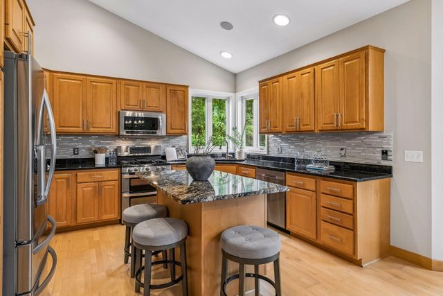1584 Windsor Lane, Shakopee, MN 55379