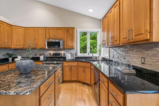 1584 Windsor Lane, Shakopee, MN 55379