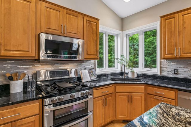 1584 Windsor Lane, Shakopee, MN 55379
