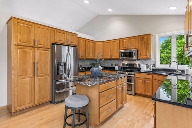 1584 Windsor Lane, Shakopee, MN 55379
