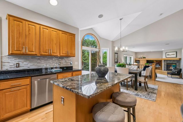 1584 Windsor Lane, Shakopee, MN 55379