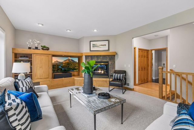 1584 Windsor Lane, Shakopee, MN 55379