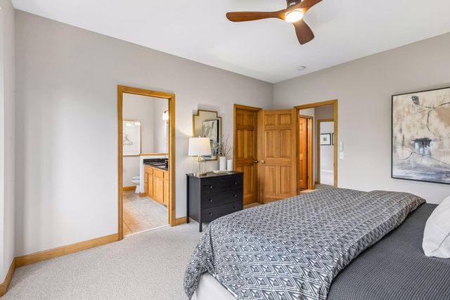1584 Windsor Lane, Shakopee, MN 55379