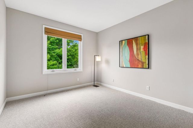1584 Windsor Lane, Shakopee, MN 55379