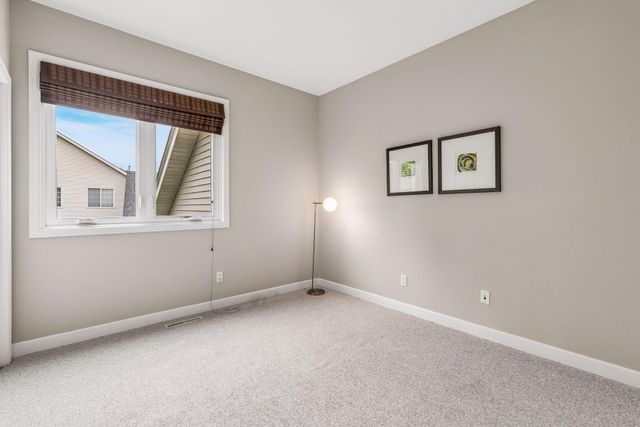 1584 Windsor Lane, Shakopee, MN 55379