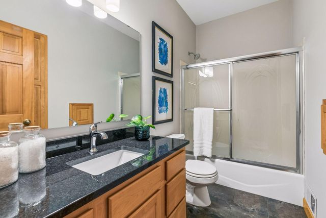 1584 Windsor Lane, Shakopee, MN 55379