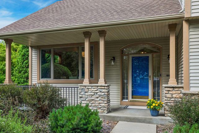 1584 Windsor Lane, Shakopee, MN 55379