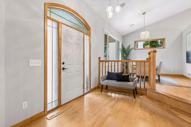 1584 Windsor Lane, Shakopee, MN 55379