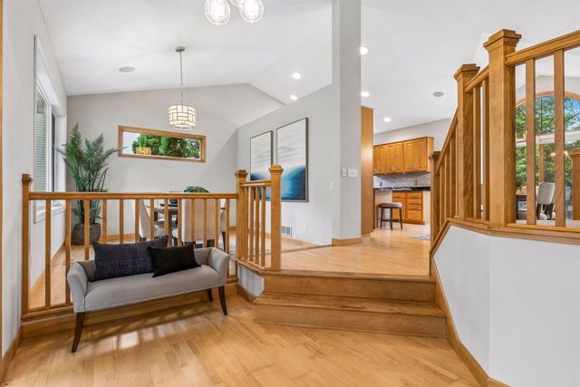 1584 Windsor Lane, Shakopee, MN 55379