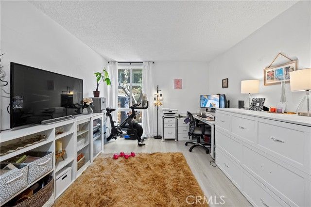 6315 Green Valley 100, Culver City, CA 90230