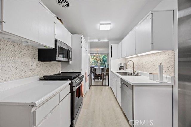 6315 Green Valley 100, Culver City, CA 90230