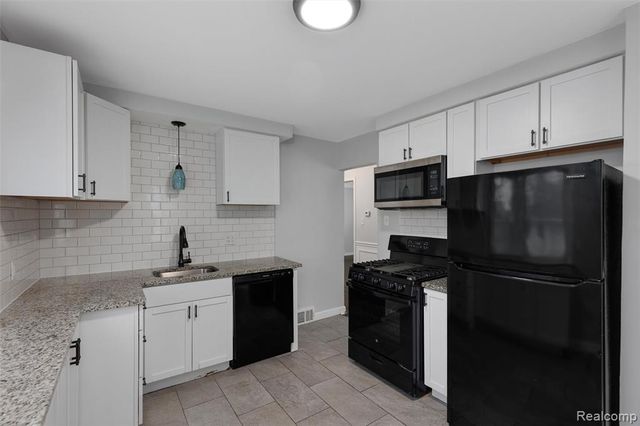 18851 Poinciana, Redford, MI 48240