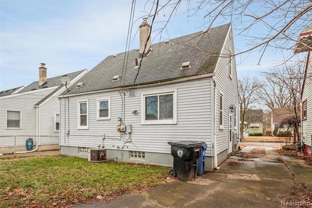 18851 Poinciana, Redford, MI 48240