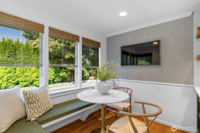 3657 W Viewmont Way W, Seattle, WA 98199