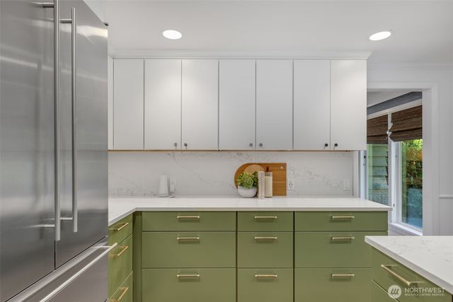 3657 W Viewmont Way W, Seattle, WA 98199