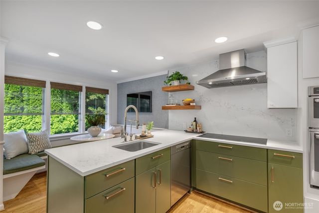 3657 W Viewmont Way W, Seattle, WA 98199