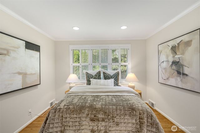 3657 W Viewmont Way W, Seattle, WA 98199