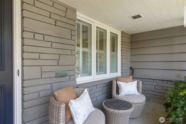3657 W Viewmont Way W, Seattle, WA 98199