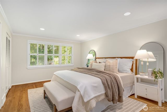 3657 W Viewmont Way W, Seattle, WA 98199