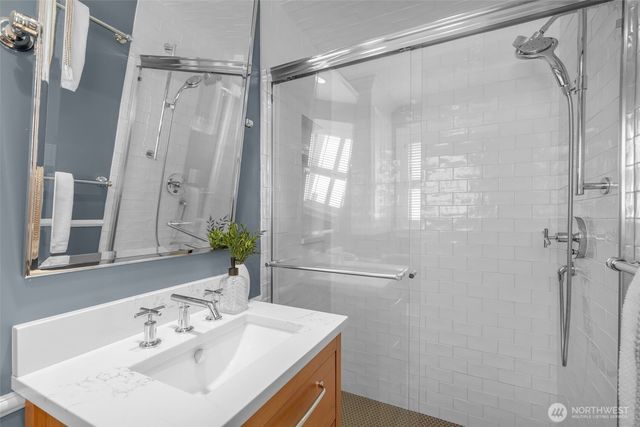 3657 W Viewmont Way W, Seattle, WA 98199