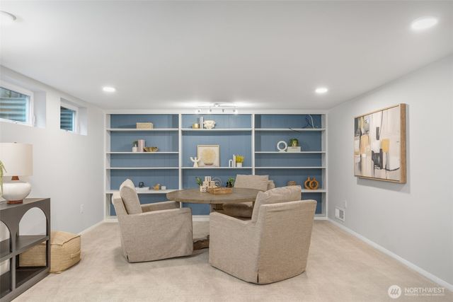 3657 W Viewmont Way W, Seattle, WA 98199