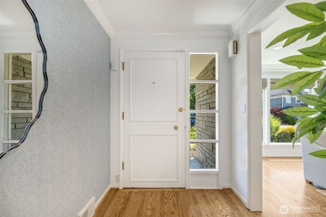 3657 W Viewmont Way W, Seattle, WA 98199