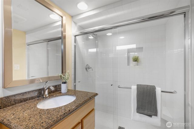 3657 W Viewmont Way W, Seattle, WA 98199