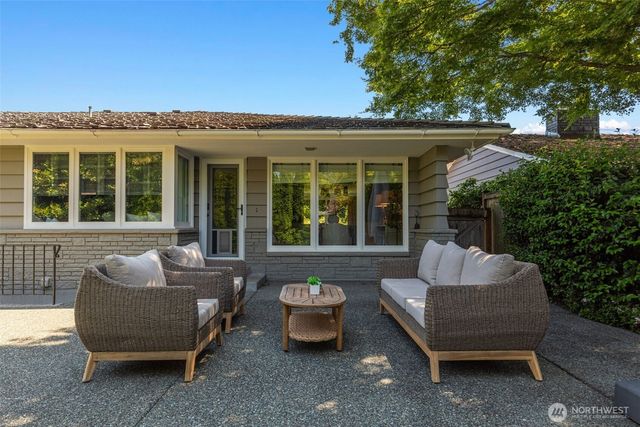 3657 W Viewmont Way W, Seattle, WA 98199