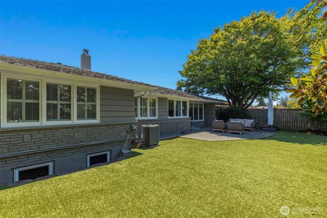 3657 W Viewmont Way W, Seattle, WA 98199