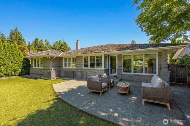 3657 W Viewmont Way W, Seattle, WA 98199