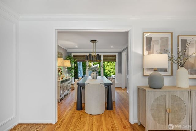 3657 W Viewmont Way W, Seattle, WA 98199