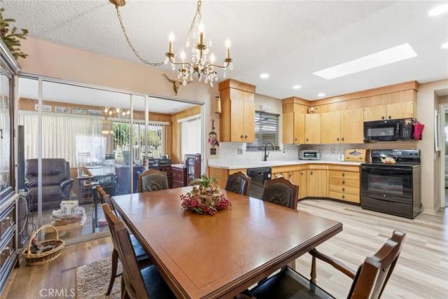 1381 Amberwood, Hemet, CA 92543