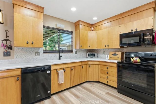 1381 Amberwood, Hemet, CA 92543